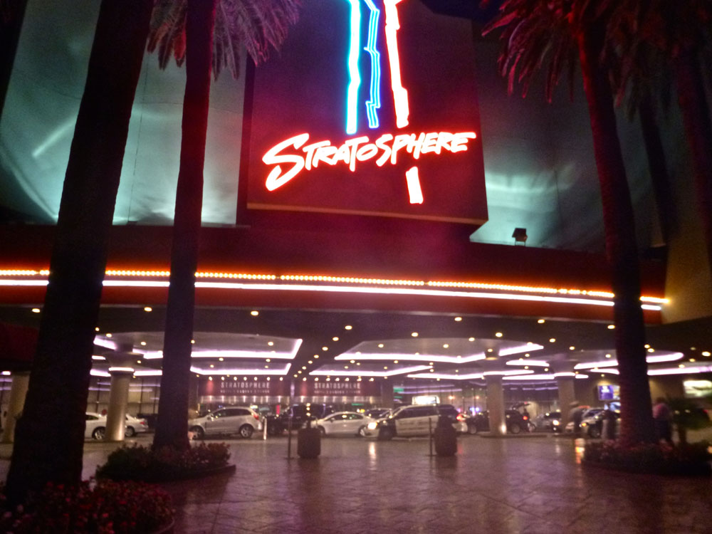 Stratosphere | 00000009649 | hotels - motels, neon, entrance, car, 